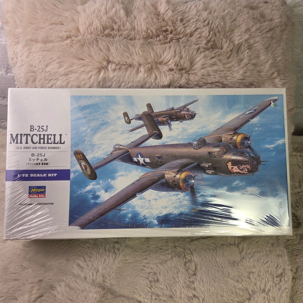 Hasegawa B-25J Mitchell 1:72 Scale Model Kit E16 WWII Bomber Factory Sealed